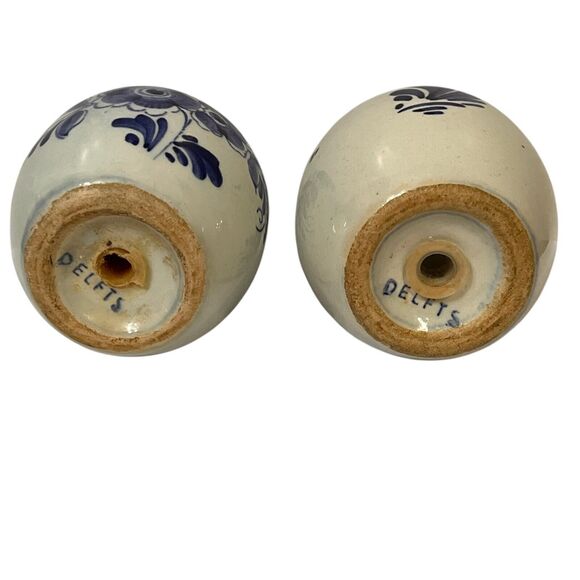 Vintage Delft Blue Salt & Pepper Shakers Holland Netherlands Flower Wood Top 2.5 - Picture 10 of 10